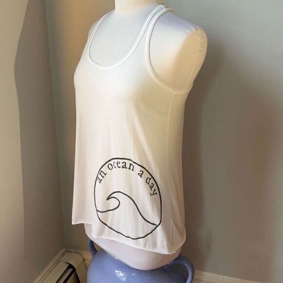 “An Ocean A Day” White Flowy Muscle Tank, Medium. NWOT. Perfect beach top! - Picture 10 of 14